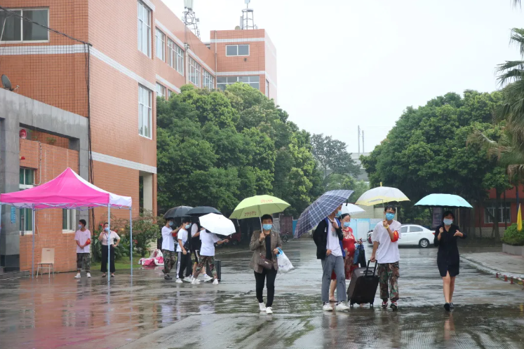 文明校园聚新锐，圆梦科创展宏图 ——记2021级新生入学报到