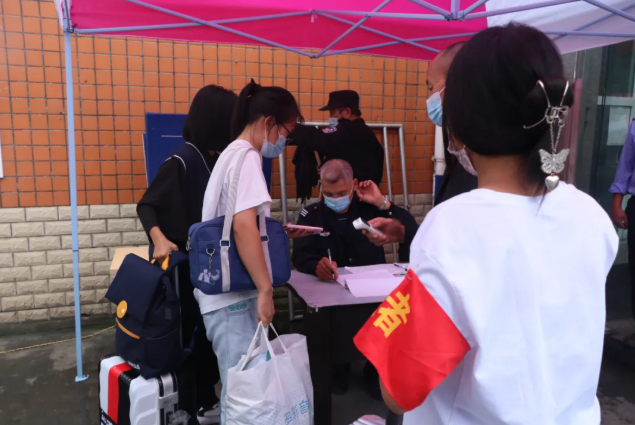 文明校园聚新锐，圆梦科创展宏图 ——记2021级新生入学报到